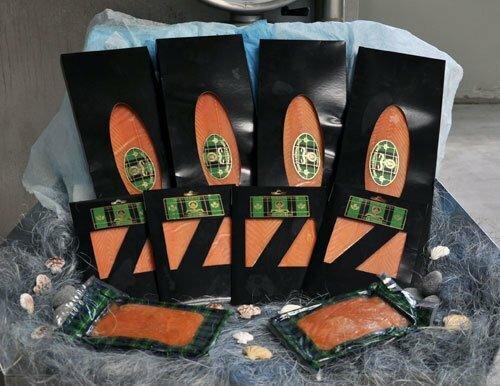 Salmone scozia intero leggermente affumicato 1 Kg - Pescheria Ferroni dal 1910